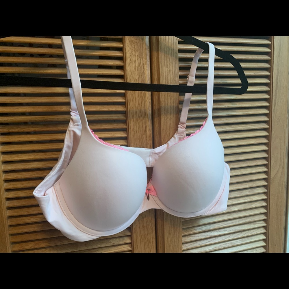 Pink Victoria’s Secret bra 38B